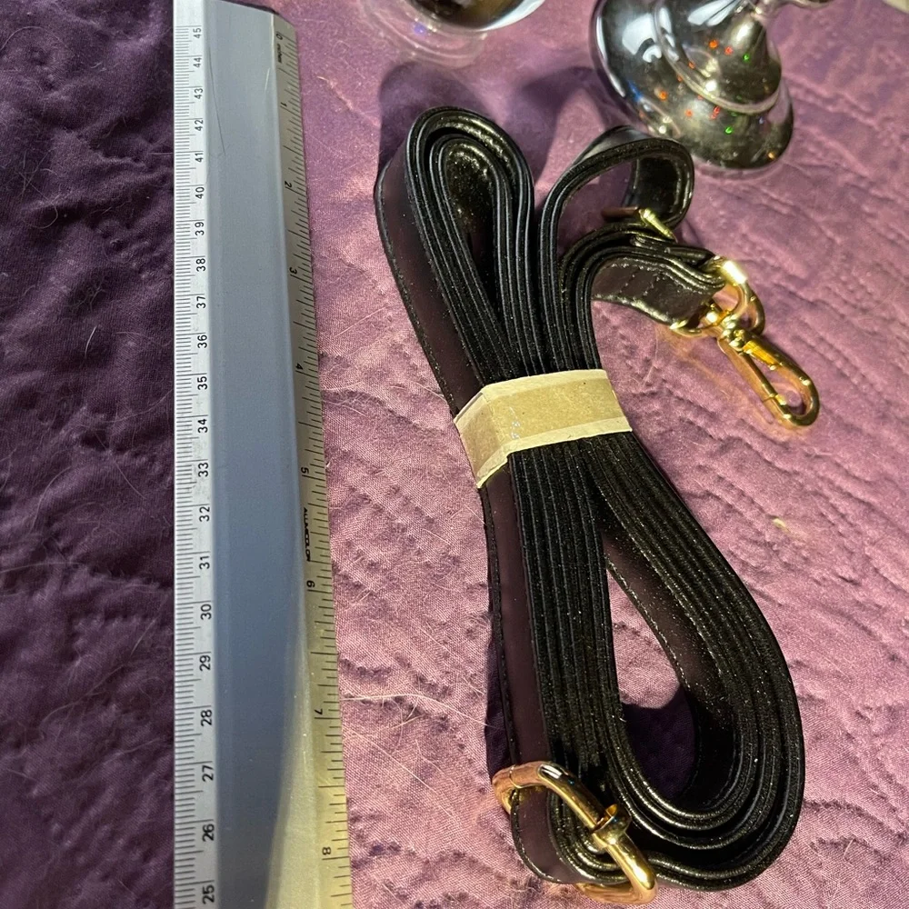 NWOT Handbag black with flower print - Picture 8 of 9